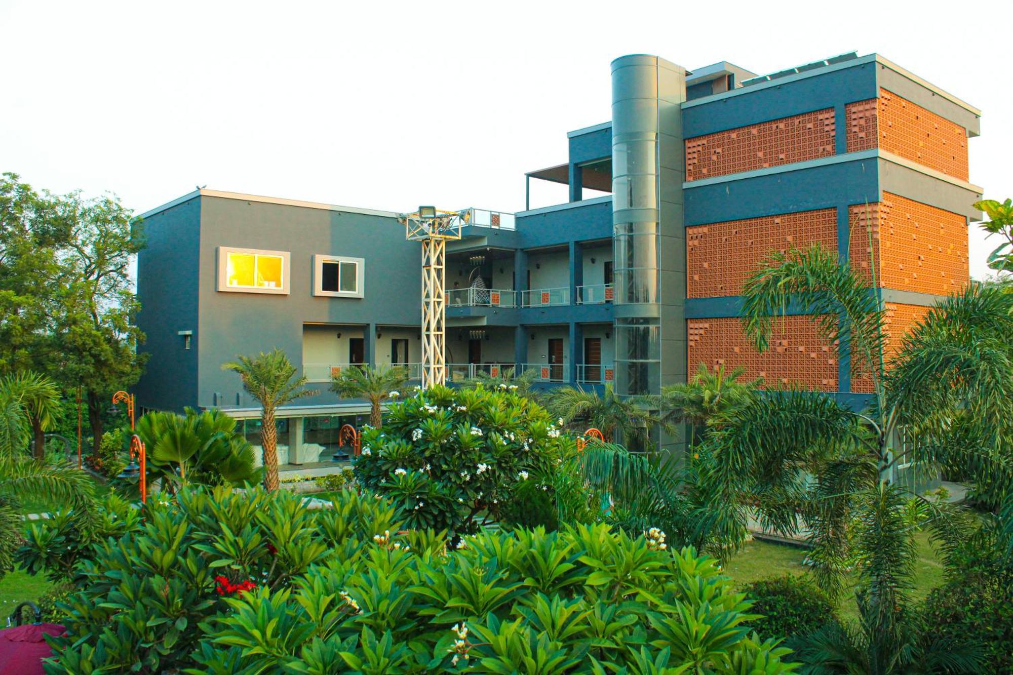 Krishna Riverside Resort Vasad Luaran gambar