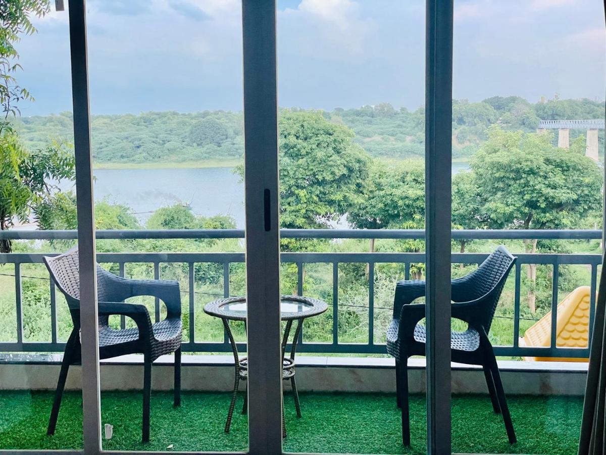 Krishna Riverside Resort Vasad Luaran gambar