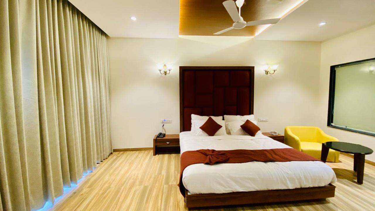 Krishna Riverside Resort Vasad Luaran gambar