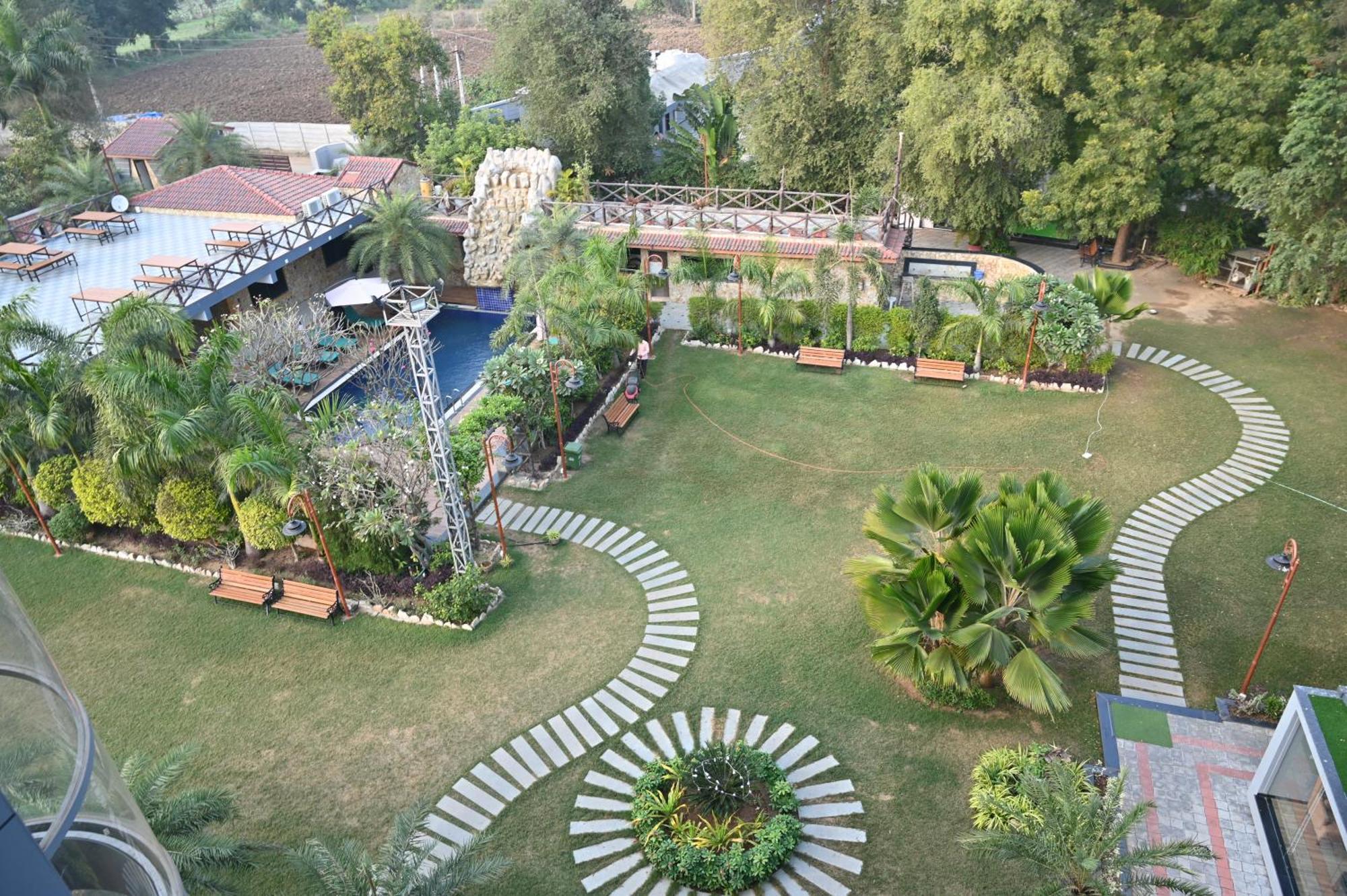 Krishna Riverside Resort Vasad Luaran gambar