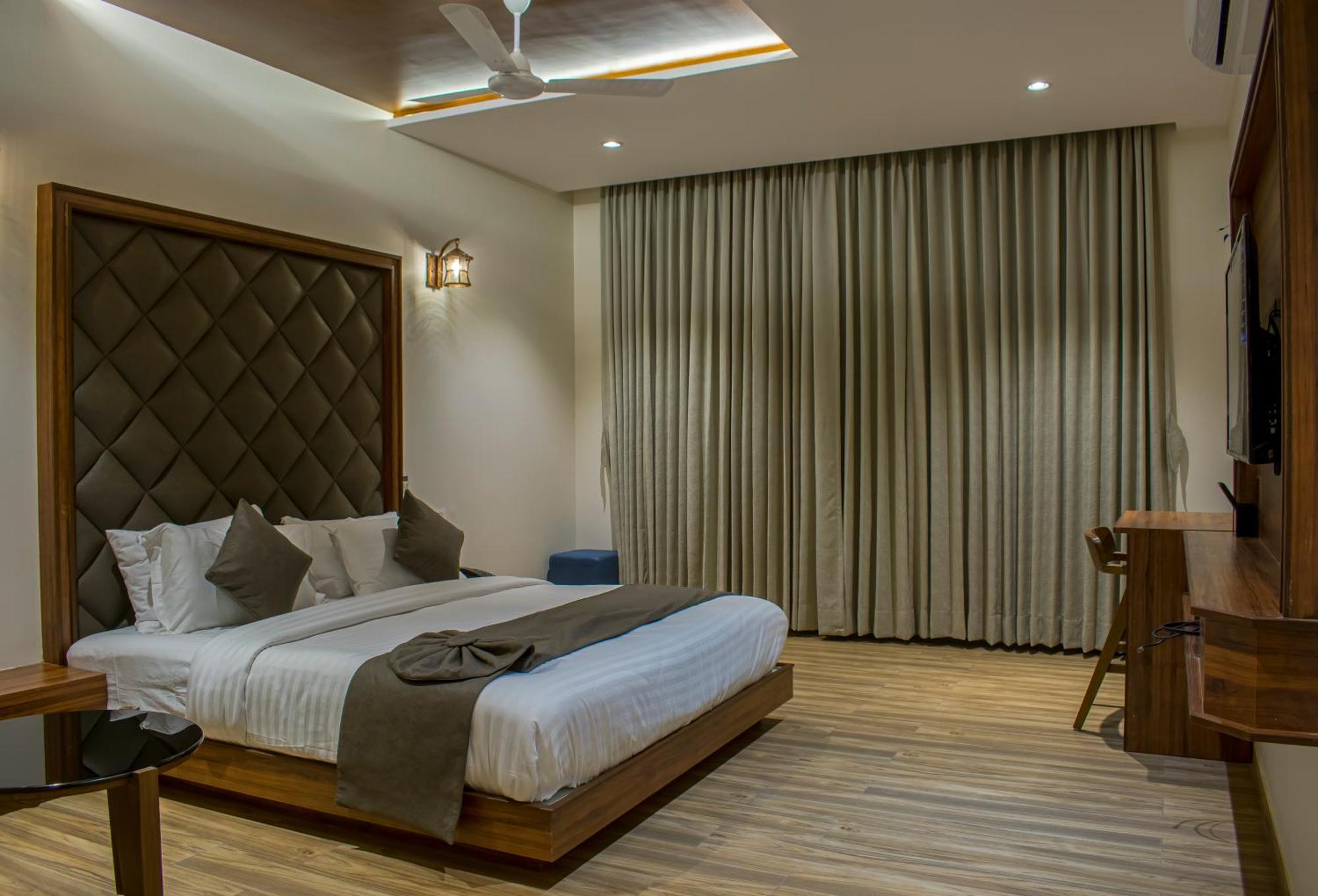 Krishna Riverside Resort Vasad Luaran gambar