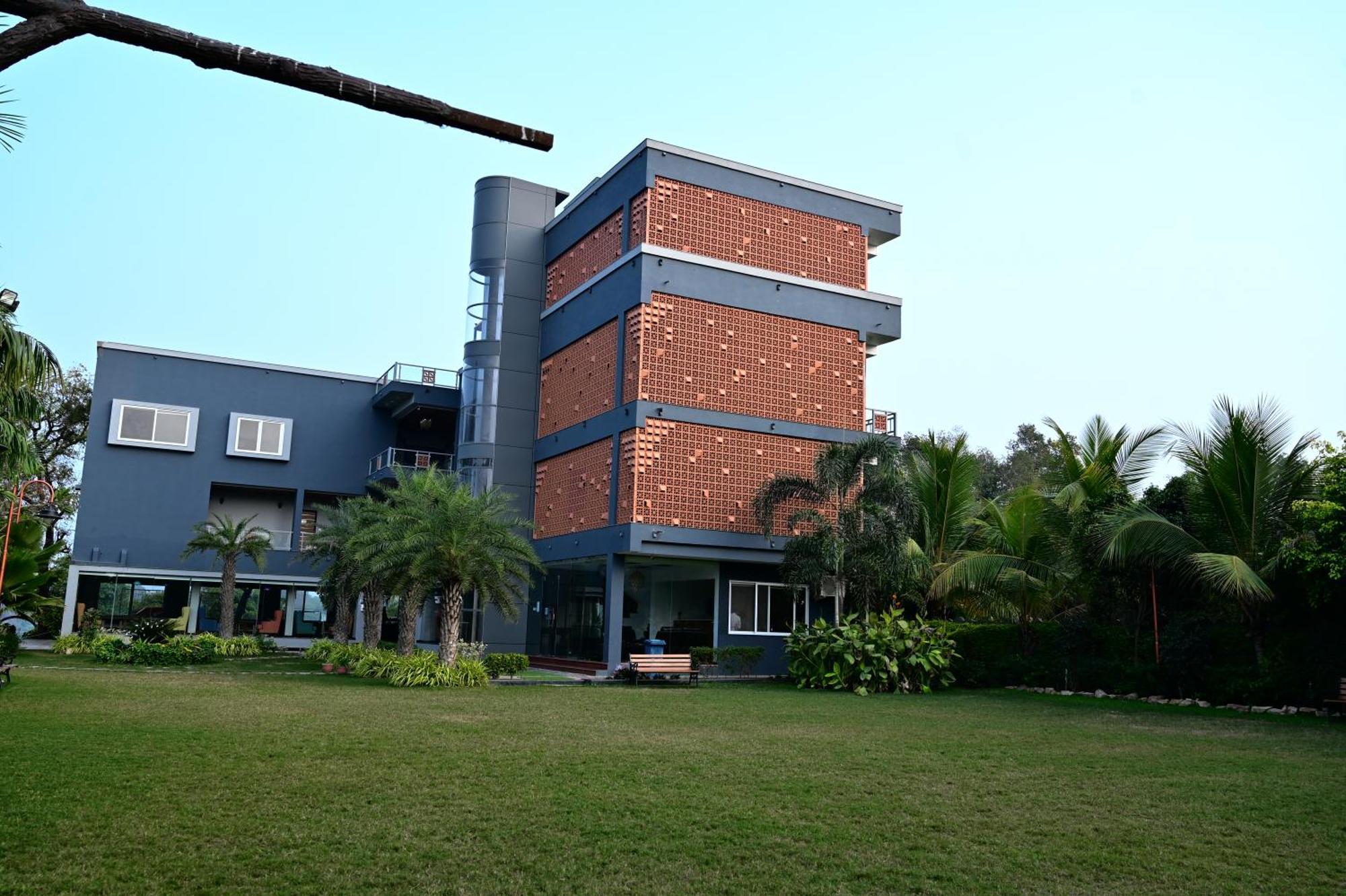 Krishna Riverside Resort Vasad Luaran gambar