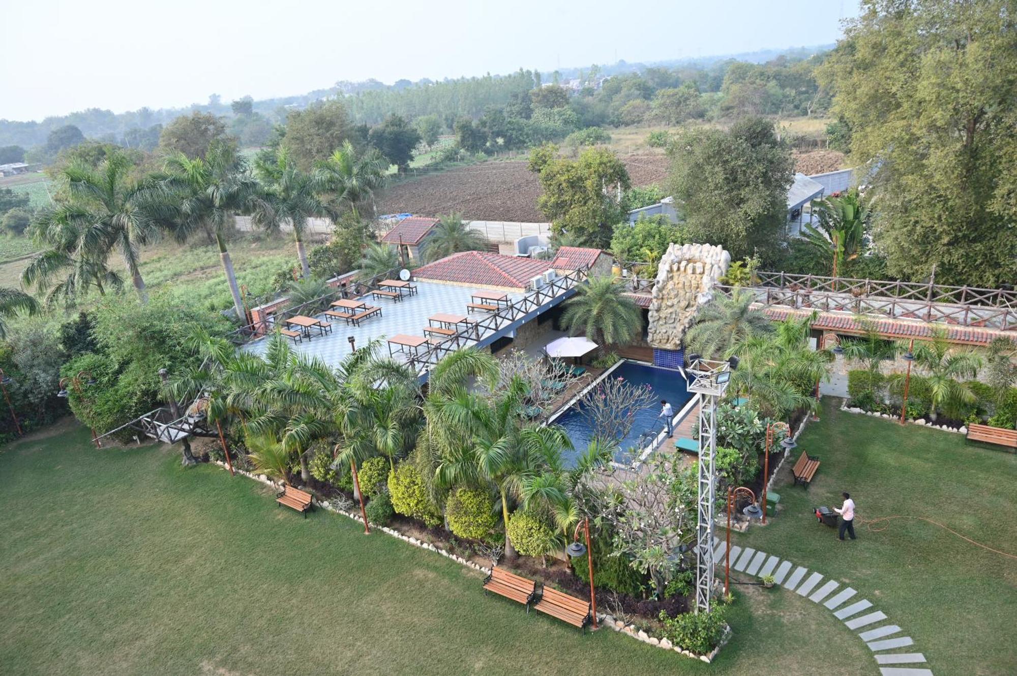 Krishna Riverside Resort Vasad Luaran gambar