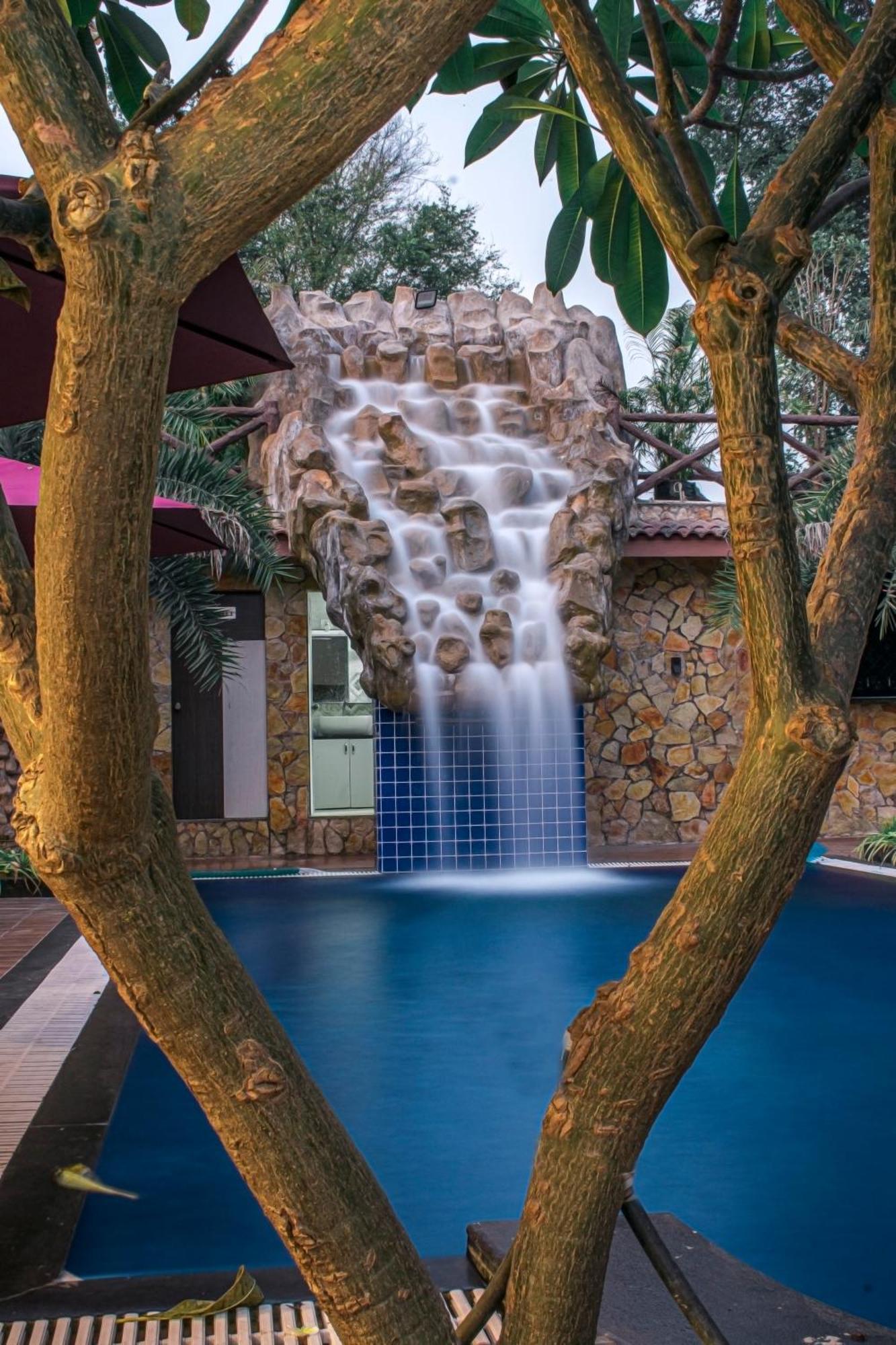 Krishna Riverside Resort Vasad Luaran gambar