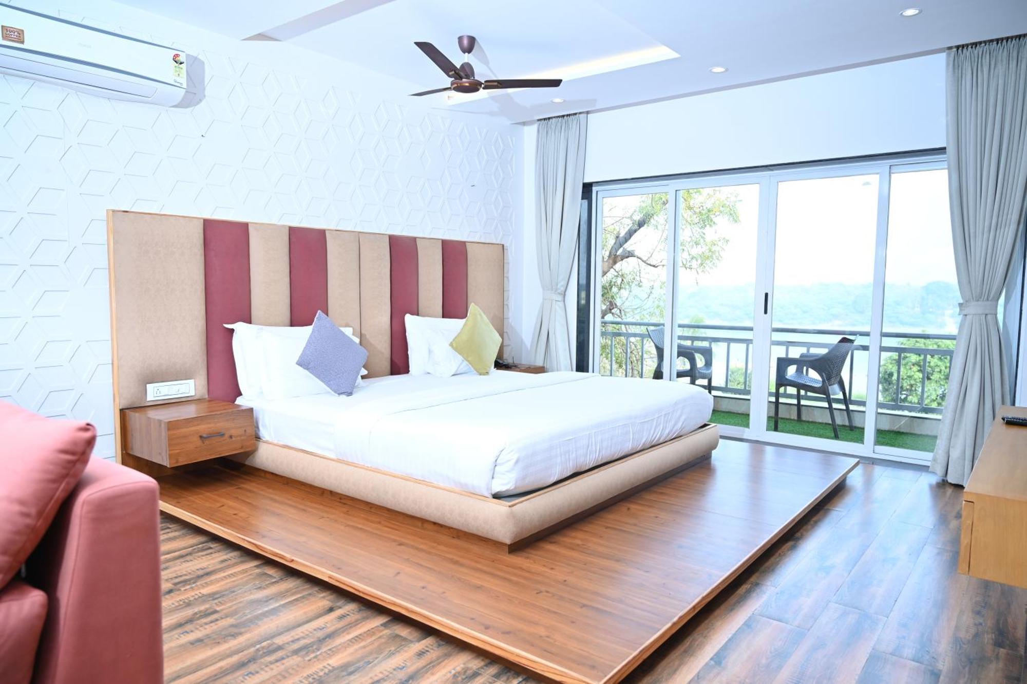 Krishna Riverside Resort Vasad Luaran gambar