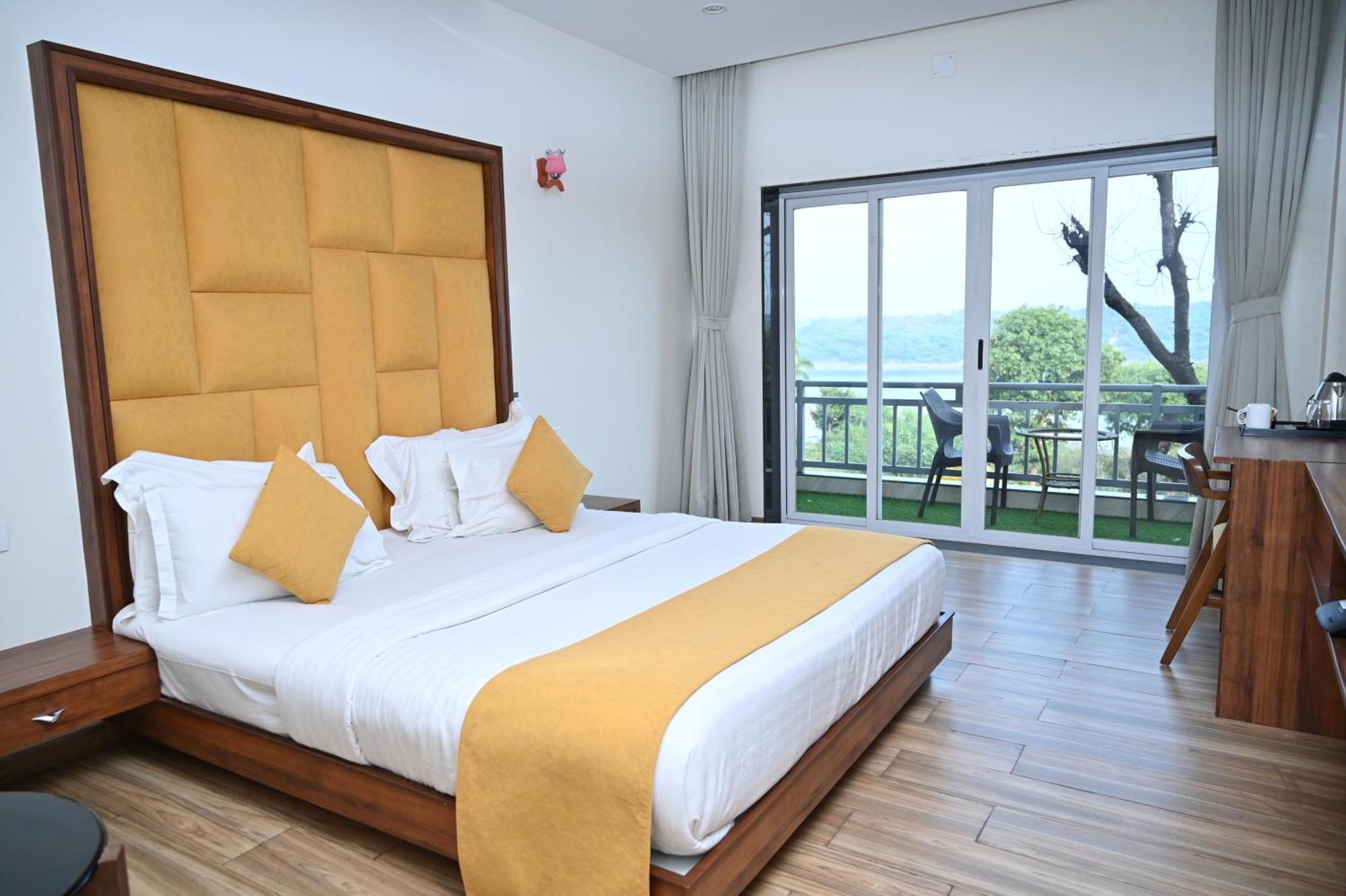 Krishna Riverside Resort Vasad Luaran gambar