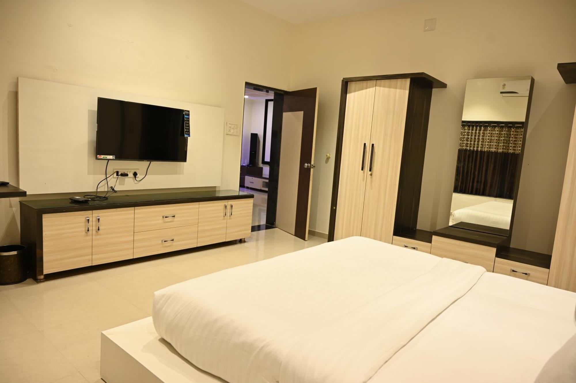 Krishna Riverside Resort Vasad Luaran gambar